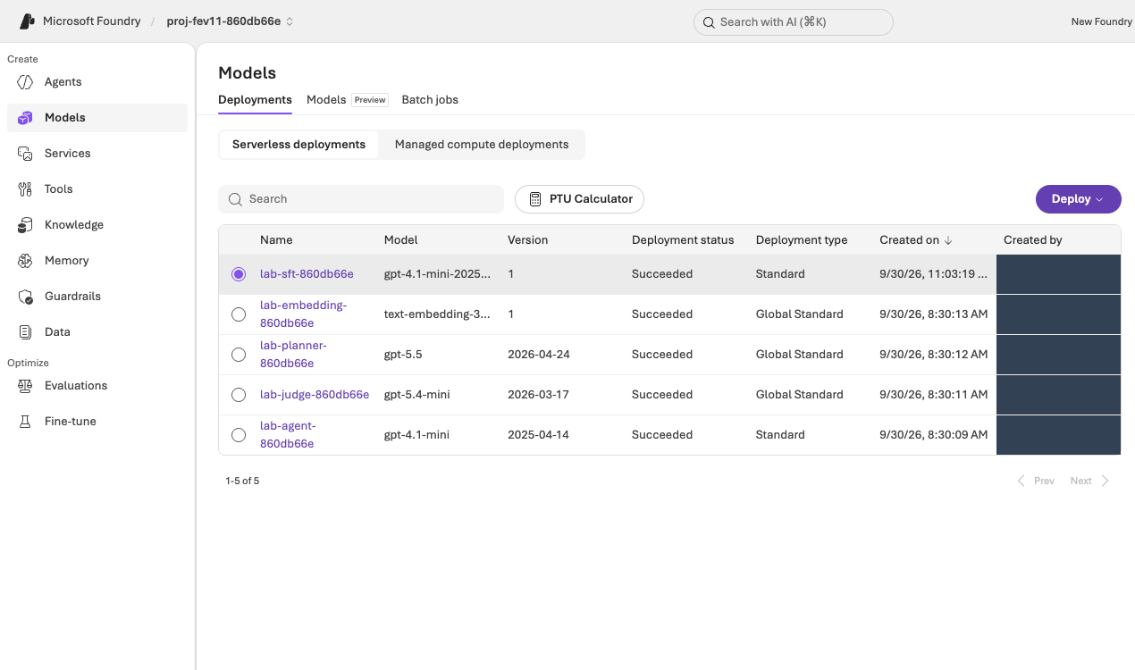 Microsoft Foundry 모델 배포 목록의 배포 이름·모델·버전·상태를 확인하는 화면입니다.